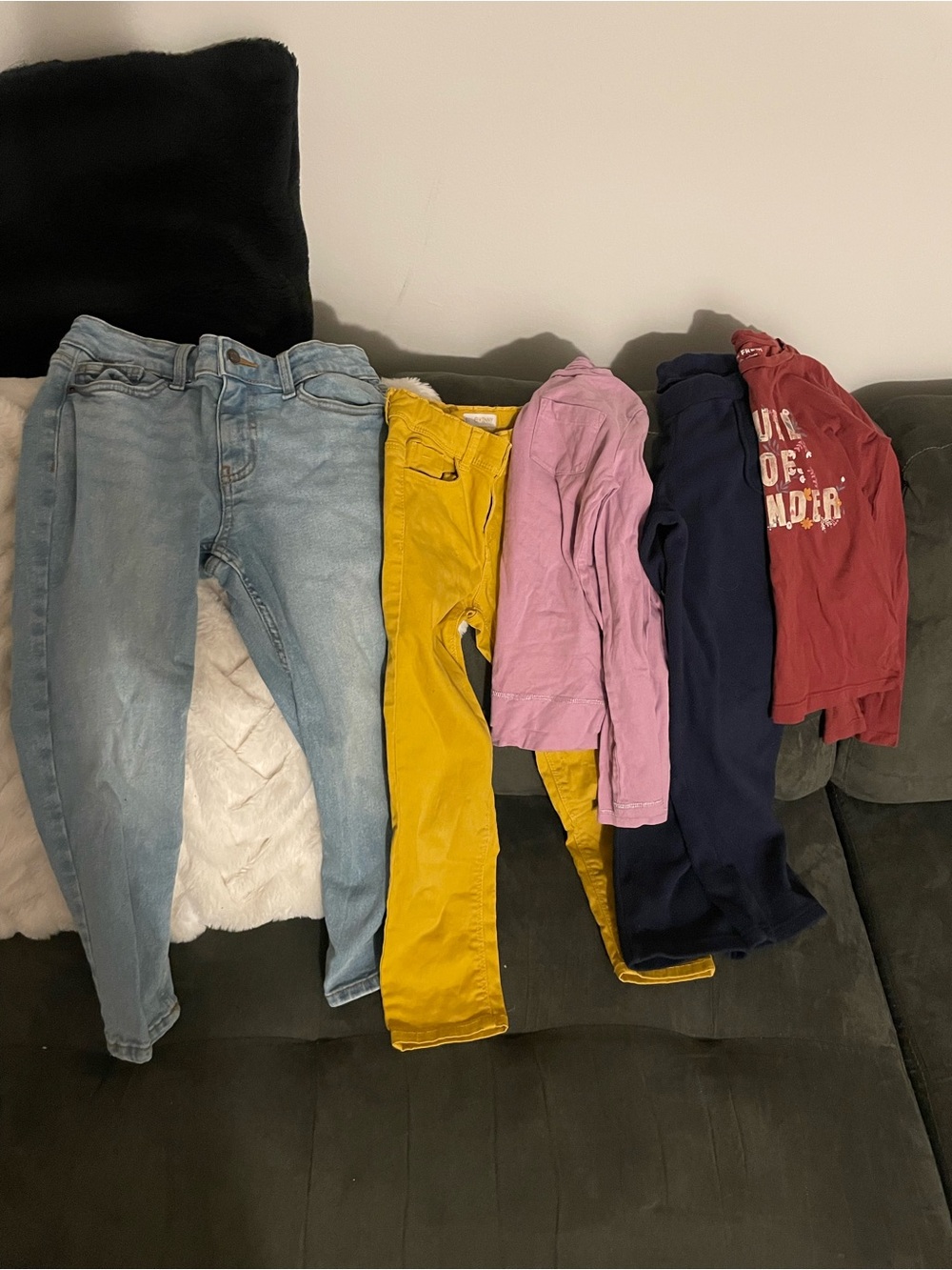 Kids outfit set - 2 jeans, 1 pant and 2 longsleeve tops M